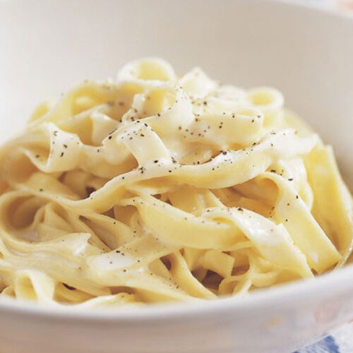 5-Zutaten Fettuccine Alfredo für jeden Tag