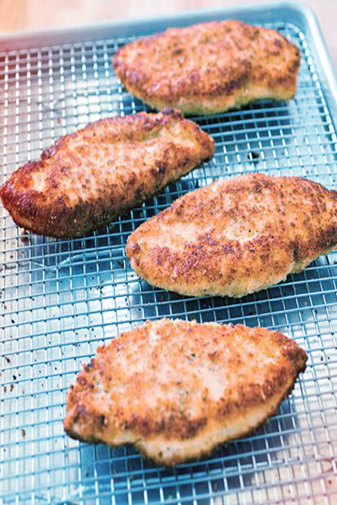 Hähnchenschnitzel-Knusprig im Hochformat zeigt, wie lecker es aussieht